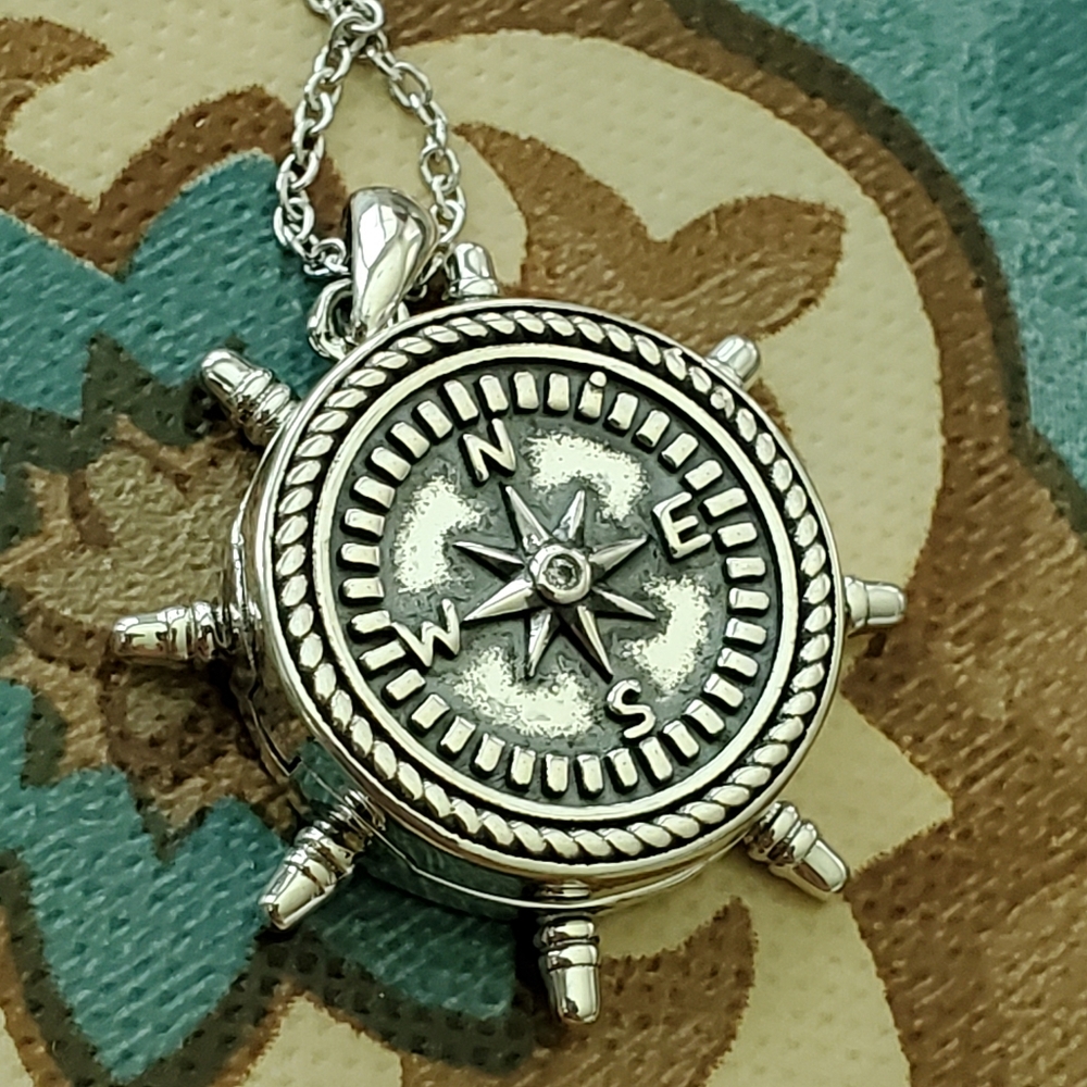 D18 Sterling Locket Compass Rudder Keepsake - Picture 7 of 9
